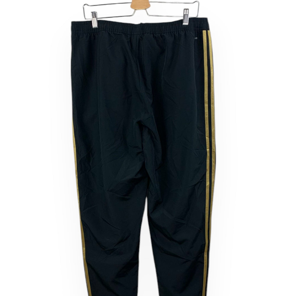 
                  
                    Pantalon de sport homme ADIDAS Taille XL
                  
                